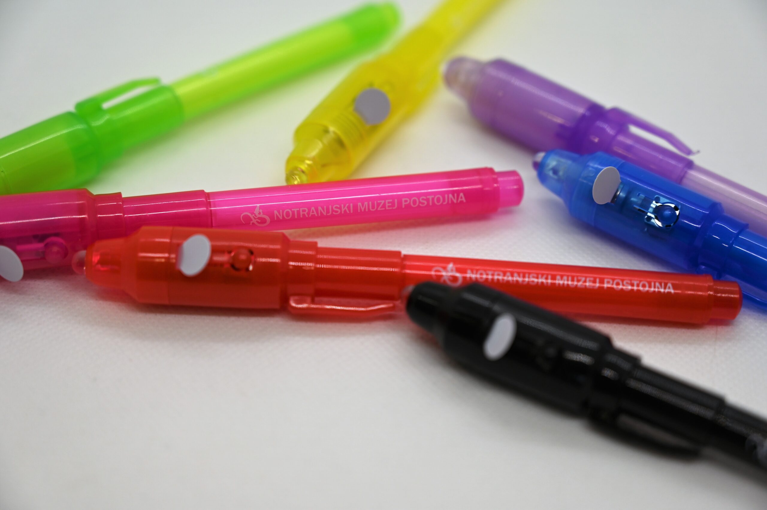 PISALO Z UV LUČKO - slika 2